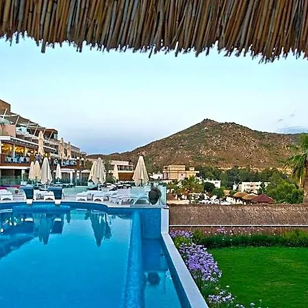 Bellazure Hotel 4*