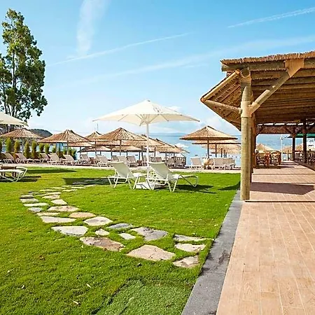 Bellazure Hotel